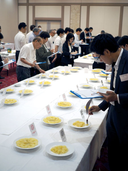 審査の様子