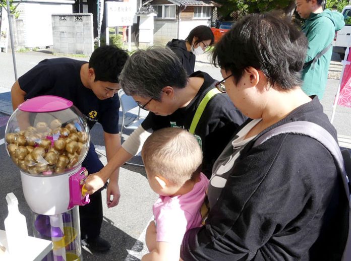 好評につき今年はガチャを2台用意