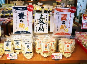 店内で焼き上げる「麦の助」 - 食品新聞 WEB版（食品新聞社）