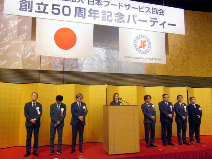 久志本京子会長（中央）らJF役員