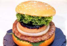 鶏レバーでフォアグラ再現 日本ハム「グラフォア」 期間限定バーガーで登場 神戸牛のパティにグラフォアを載せた贅沢な一品
