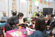 みたけ食品工業 米粉の特徴をPR グッドライフフェアと食品開発展で フライパンだけのパン作りを体験