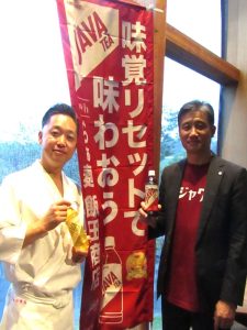 大塚食品の小林一志製品部部長（右）と飯田氏 - 食品新聞 WEB版（食品新聞社）