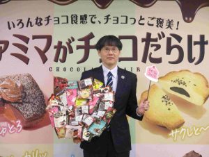 スイーツのファミマをアピールする木下氏 - 食品新聞 WEB版（食品新聞社）