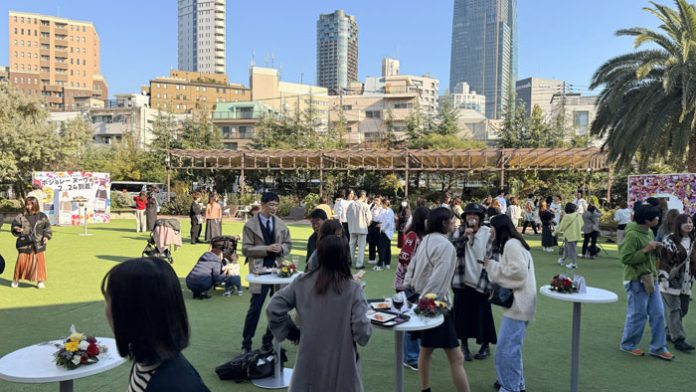 初日は好天に恵まれ大盛況