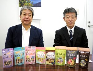 龍野敏滿社長㊧と営業部・池田聖一郎氏 - 食品新聞 WEB版（食品新聞社）