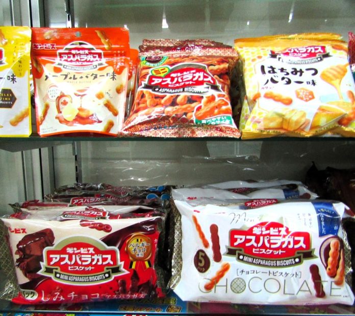 「ミニアスパラガスチョコ」（下段右）と「しみチョコミニアスパラガス」（下段左）