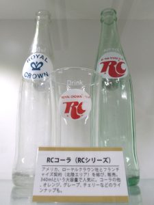 「RCコーラ」の瓶 - 食品新聞 WEB版（食品新聞社）