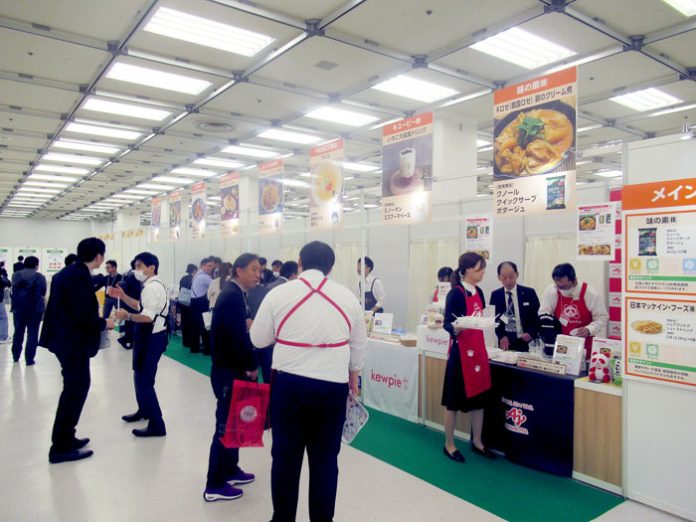 出展社による試食も行われた（11月のヤグチ秋季見本市で）