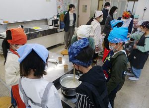 田靡製麺のうどん調理体験 - 食品新聞 WEB版（食品新聞社）