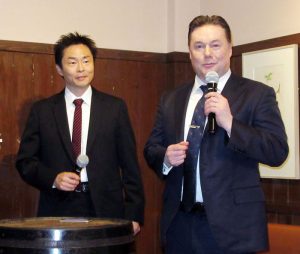 安念剛氏㊧とアンソニー・ロビンソン社長 - 食品新聞 WEB版（食品新聞社）