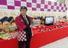 恵方巻を紹介する岡晋司食品部長