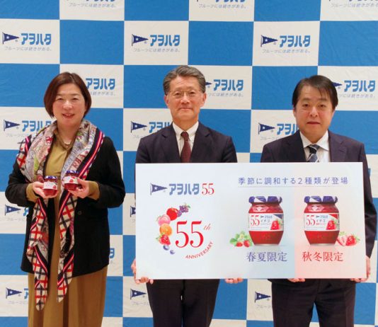 山本範雄社長㊥、藤原かおり氏㊧、佐川健志氏