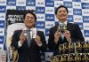 21日の会見で松山一雄社長㊧と梶浦瑞穂氏