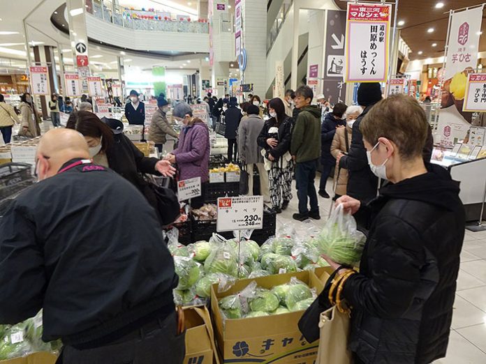 東三河の特産品が並ぶ会場