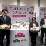 土谷美津子取締役執行役副社長兼イオントップバリュ社長（中央）