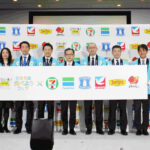 協賛6社の代表者と竹内真二経済産業大臣政務官(中央)ら