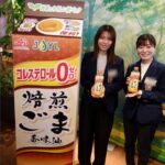 J-オイルミルズは機能性表示食品の「サララこめ油」をアピール。ビッグダミー展示物は「焙煎ごま香味油」）