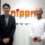 松下登名古屋支店長（左）と宮本守センター長