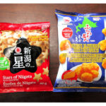 英語とフランス語併記の「新潟の星 甘から」「ふんわり名人 チーズもち」