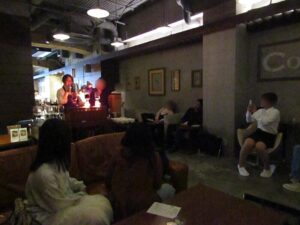 3部のテーマは集中静寂に包まれる中抽出音などをマイクで拾う 3部のテーマは「集中」。静寂に包まれる中、抽出音などをマイクで拾う