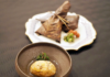 「もち麦入りがんもどき」（手前）と「鶏とごぼうの十六穀炊き込みごはん」