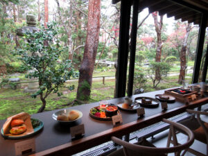 カフェに面した日本庭園 カフェに面した日本庭園