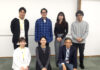 味の素の岡本達也MDC長（前列右）とクラシコムの青木耕平社長（後列左から２人目）及びプロジェクトメンバー