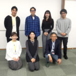 味の素の岡本達也MDC長（前列右）とクラシコムの青木耕平社長（後列左から２人目）及びプロジェクトメンバー