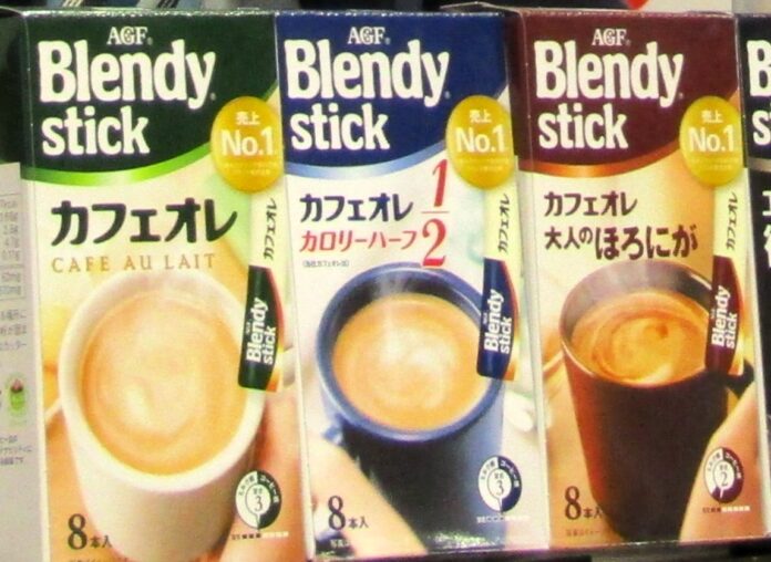 「ブレンディ」スティック カフェオレ 大人のほろにが（右）