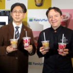 左から高倉一真部長とゴディバジャパンエネゼクティブシェフ・ショコラティエ/パティシエのヤニック・シュヴォロー氏