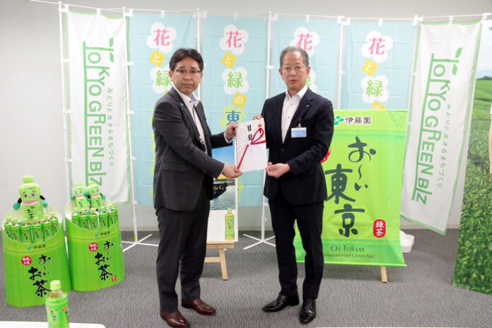 都環境局の宮武和弘氏㊧と伊藤園の山本司氏