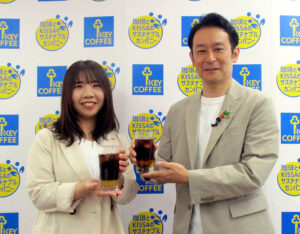 キーコーヒーの北愛夢氏㊧、藤田靖弘氏