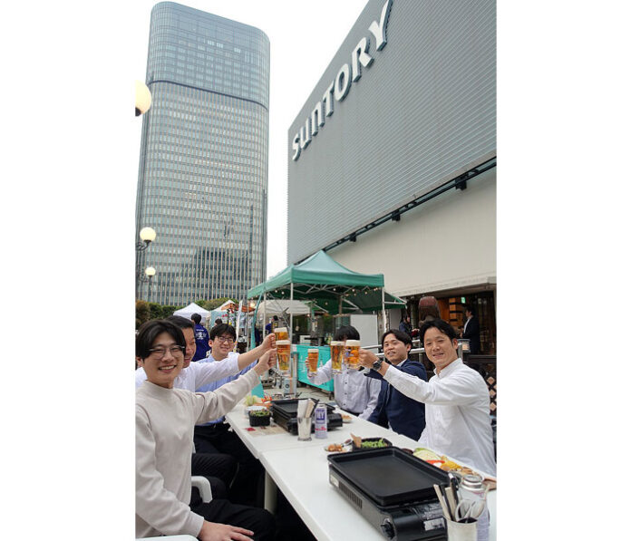 サントリー屋上ビアガーデン 「ビーフグリルBBQ」など充実のコース料理