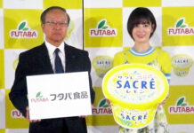 「サクレ」40周年で初CM 伊原六花が考案のレシピも 齋藤貞大社長㊧と伊原六花さん