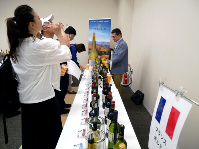 国分西日本が洋酒展示会 高価格帯から少容量まで 為替の影響も