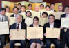 受賞者がそろって記念撮影（前列中央がミドリヤの村上未奈氏）