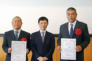 左から城宗嗣氏赤松元明専務永岡卓巳氏 (左から)城宗嗣氏、赤松元明専務、永岡卓巳氏