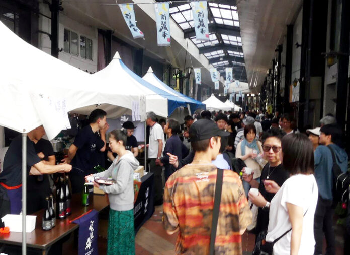 駅前商店街に三重の地酒が勢揃い