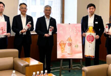 鹿児島産茶葉を使用 「午後の紅茶」から期間限定品 県庁を表敬訪問 キリンビバレッジ 鹿児島県庁で発売を報告