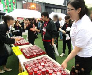 ミニカップで振る舞われた赤坂ルビンロート ミニカップで振る舞われた「赤坂ルビンロート」