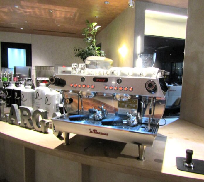 ハイエンド業態には、「la marzocco（ラ・マルゾッコ）」（イタリア）