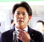 前期も増収増益で着地。報告する木村彰社長