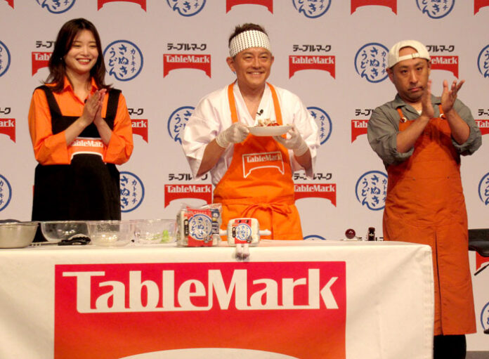 井戸田潤さん・蜂谷晏海さん夫婦が登場