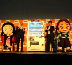 左から中島孝徳社長と坂本大介マーケティング部部長©吾峠呼世晴集英社アニプレックスufotable 左から中島孝徳社長と坂本大介マーケティング部部長©吾峠呼世晴/集英社・アニプレックス・ufotable