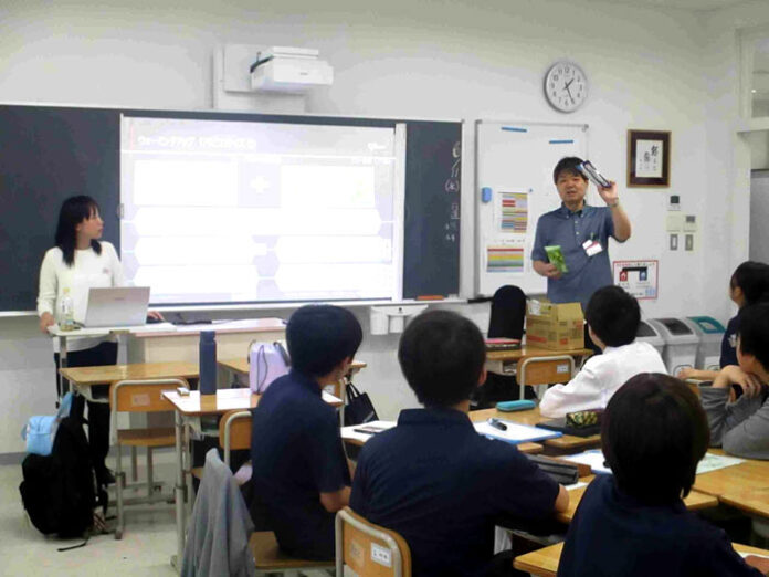 地球にやさしい「パピコ」 中学生と“未来の容器”考案 江崎グリコ
