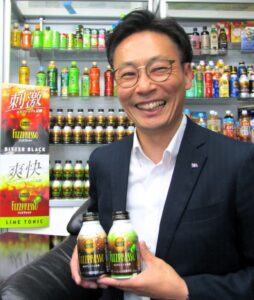 炭酸コーヒー市場の創造に意欲をのぞかせる宮内智明氏 炭酸コーヒー市場の創造に意欲をのぞかせる宮内智明氏