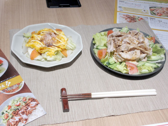 ほりにしとのコラボメニュー（右）
