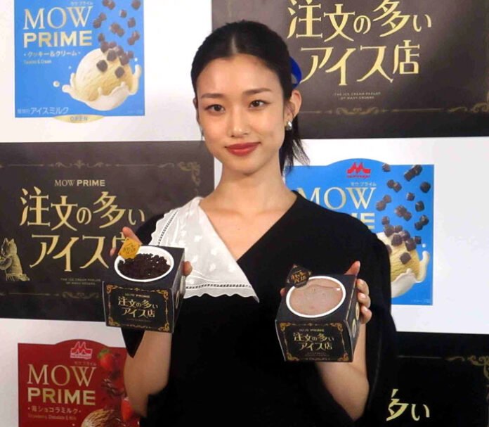 「モウ プライム」をPRする河合優実さん
