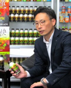 マーケティング本部 コーヒーエビアン炭酸ブランドグループ SIVスぺシャリストの宮内智明氏 マーケティング本部 コーヒー・エビアン・炭酸ブランドグループ SIV(スぺシャリスト)の宮内智明氏